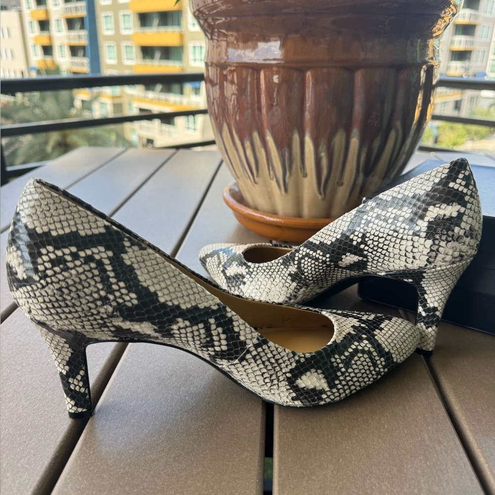 Naturalizer Black and White Heels with Stiletto Design